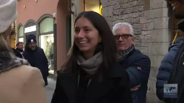 Corsa agli ultimi regali di Natale in centro storico