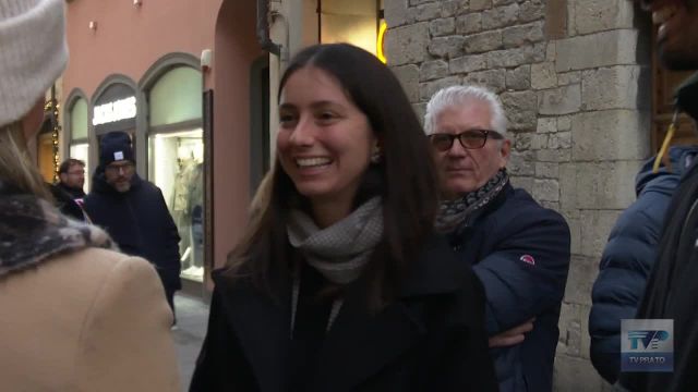 Corsa agli ultimi regali di Natale in centro storico