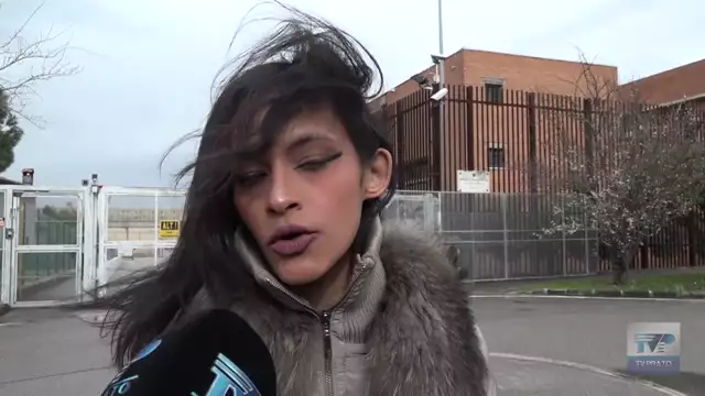 Il presidio davanti alla Dogaia per chiedere condizioni migliori per carcerati e agenti