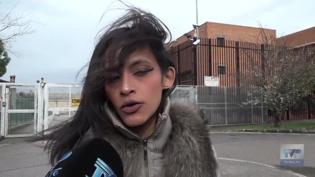 Il presidio davanti alla Dogaia per chiedere condizioni migliori per carcerati e agenti