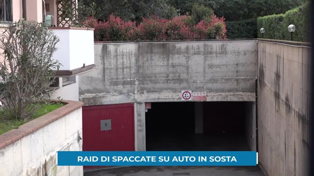 Raid di spaccate su auto in sosta in viale Montegrappa