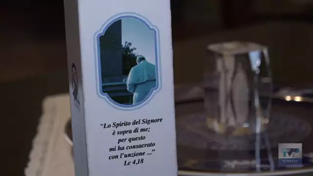 il questore De Lorenzo consegna l'olio di Capaci al vescovo Giovanni