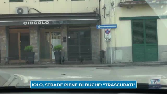 Strade piene di buche a Iolo, protestano i residenti: 