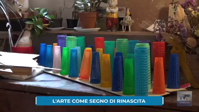 L'arte come segno di rinascita, le installazioni dell'artista Lauraballa colorano Via Mazzini