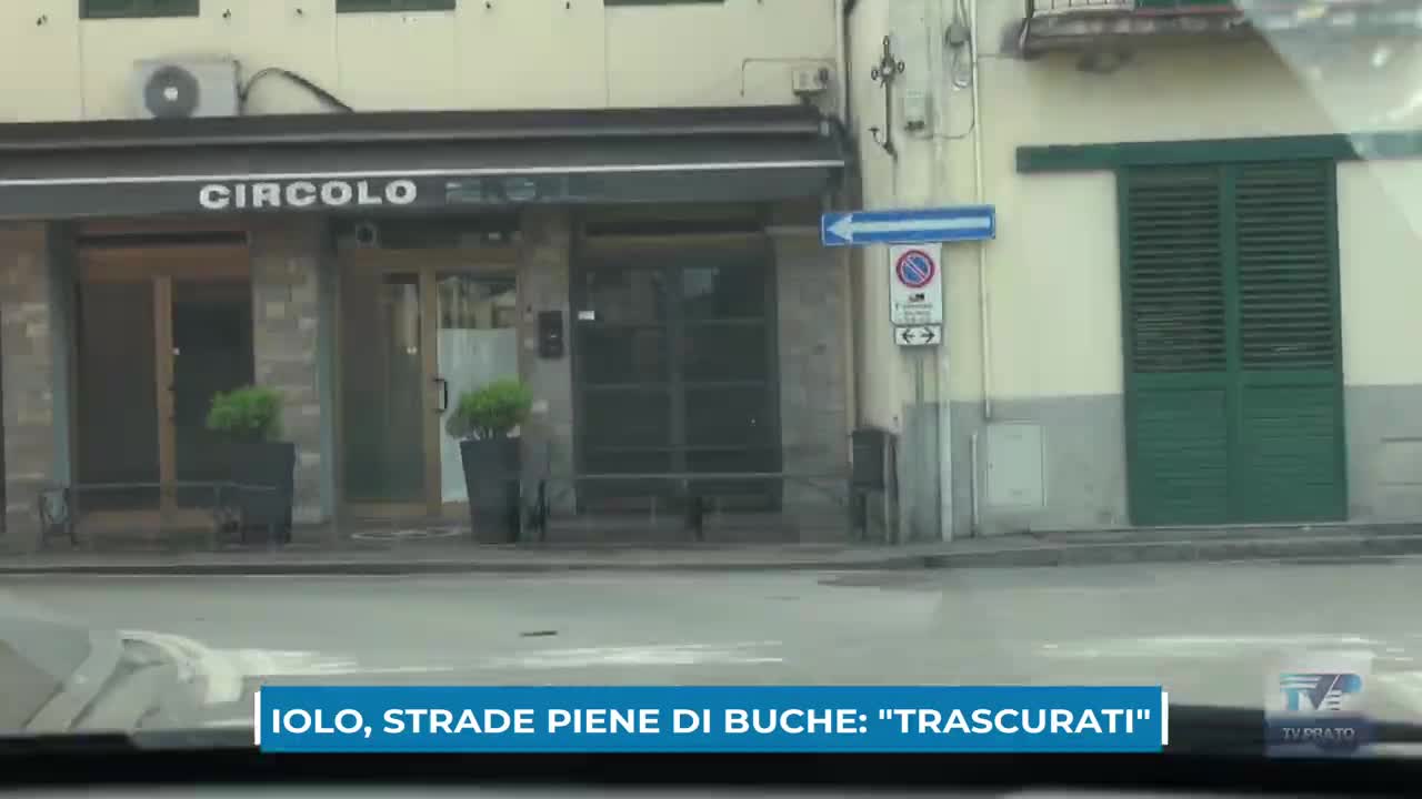 Strade piene di buche a Iolo, protestano i residenti: La frazione è trascurata