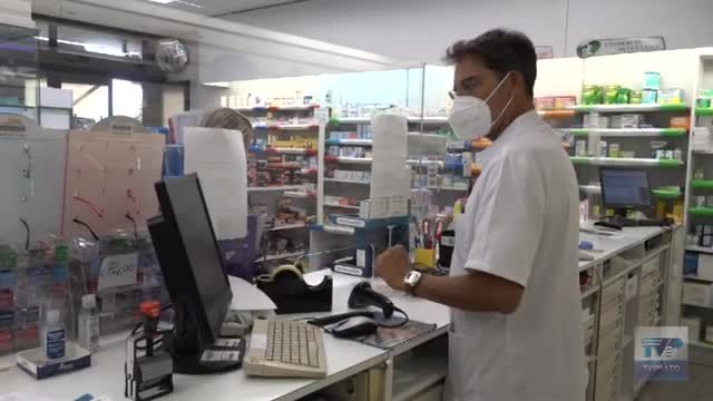 E' boom di richieste di tamponi in farmacia, i lavoratori no vax prenotano fino a Natale