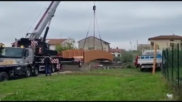 posa passerella sul torrente agna