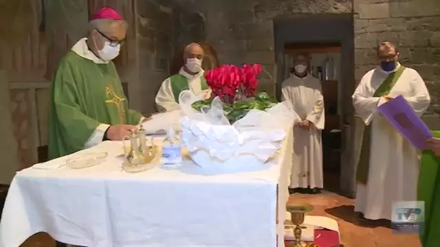 don Rodolfo Melani fa il suo ingresso nella parrocchia di Capezzana