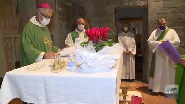 don Rodolfo Melani fa il suo ingresso nella parrocchia di Capezzana