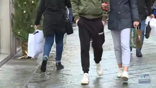 Vigilia di Natale, in centro è corsa ai regali last minute