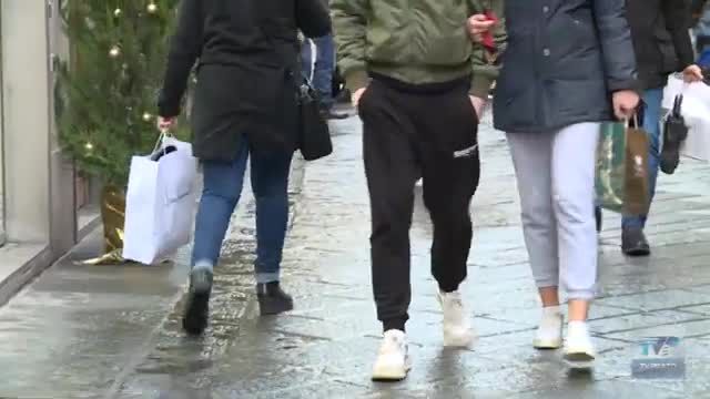 Vigilia di Natale, in centro è corsa ai regali last minute