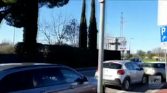 Via di reggiana è intasata a causa delle code al drive through