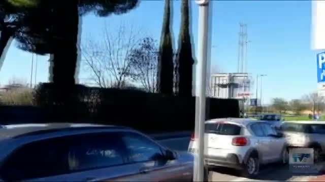 Via di reggiana è intasata a causa delle code al drive through