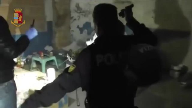 operazione per lo sgombero del complesso Santa Cristina