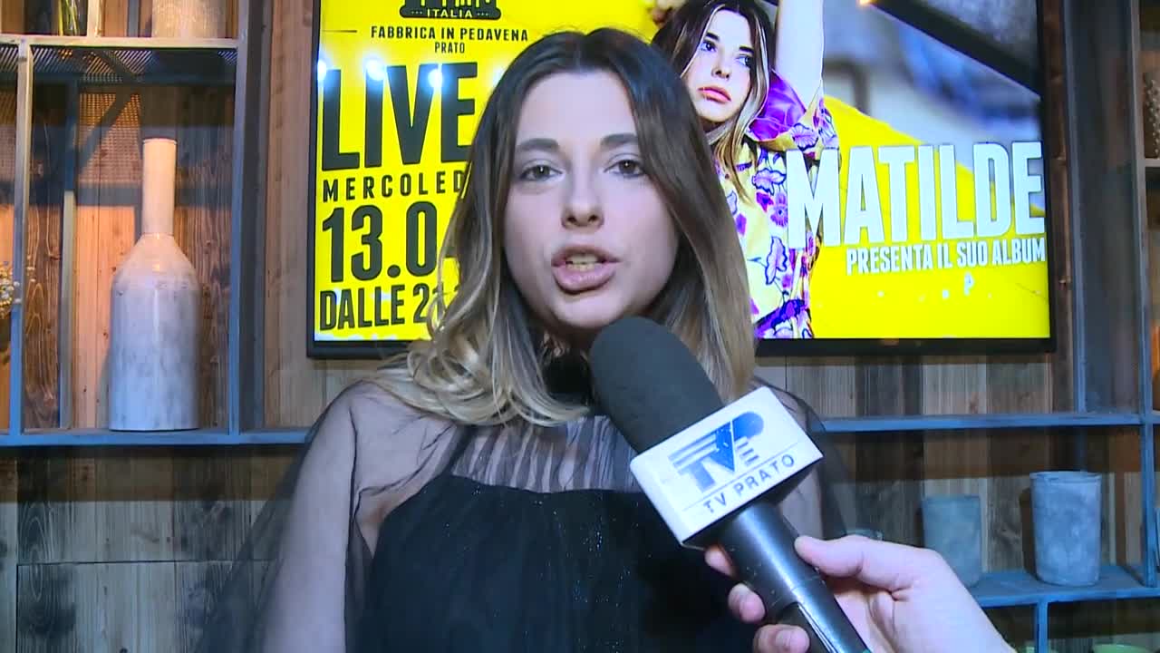 La cantante Matilde Rosati presenta il suo album e  dedica un brano Liliana Segre