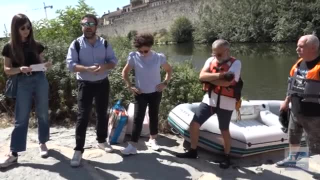 Prato vista dal fiume: riprendono le visite in gommone sul Bisenzio