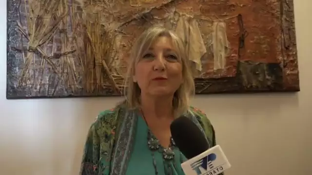 maila stolfi dona un quadro al comune di montemurlo