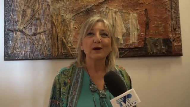 maila stolfi dona un quadro al comune di montemurlo