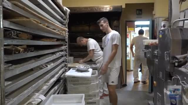 Consumatori e fornai scettici di fronte all'uso della farina di grilli sdoganata dall'Ue