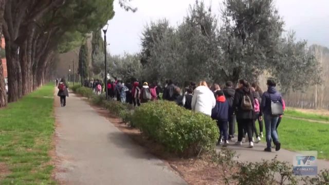 Lungo Bisenzio di Viale Galilei è la seconda tappa dell'iniziativa Puliamo il mondo.