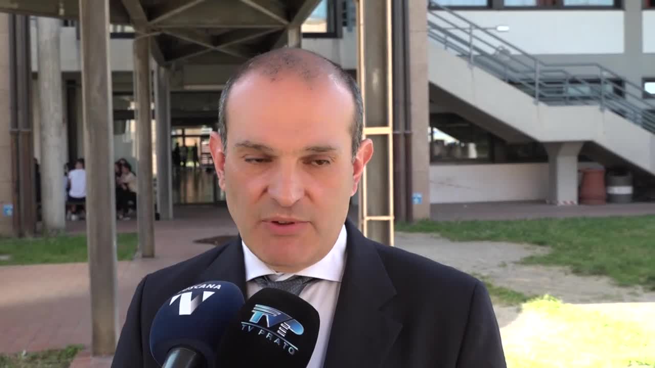 panchina rossa al Gramsci Keynes in ricordo di Elisa Amato