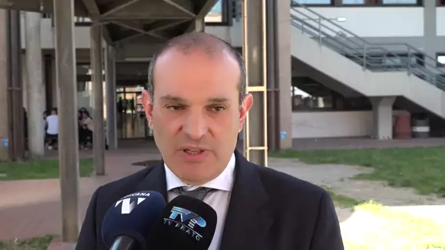 panchina rossa al Gramsci Keynes in ricordo di Elisa Amato