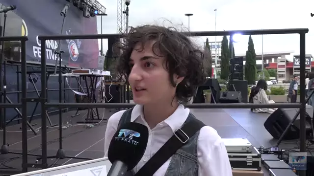 Le pareti esterne dell'Omnia Center colorate dagli studenti pratesi