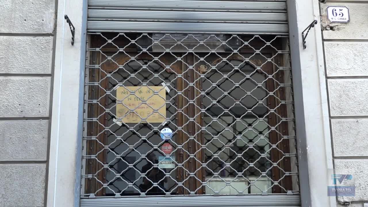 Chiuso per ferie, il nostro viaggio in centro storico. Ma c'è chi scommette sul mese di agosto