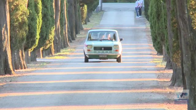 Prato drive: l'artista Chironi attraversa la città a bordo della sua Fiat 127 Special