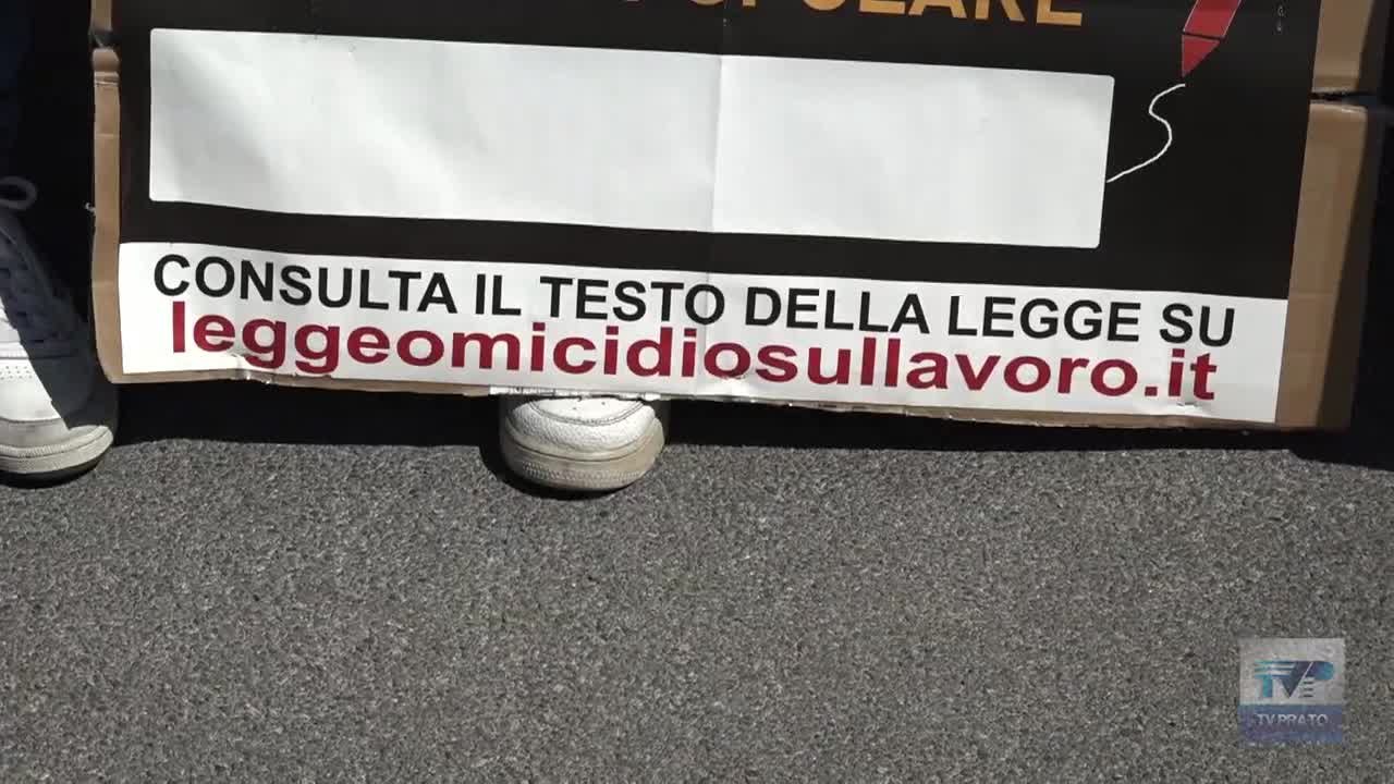 La mamma di Luana firma la petizione popolare per istituire l'omicidio sul lavoro