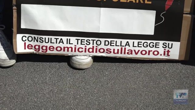 La mamma di Luana firma la petizione popolare per istituire l'omicidio sul lavoro