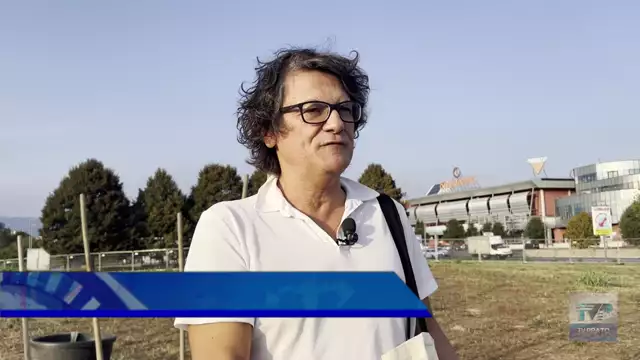 Un bosco lungo la tangenziale a Tobbiana: piantato il primo albero