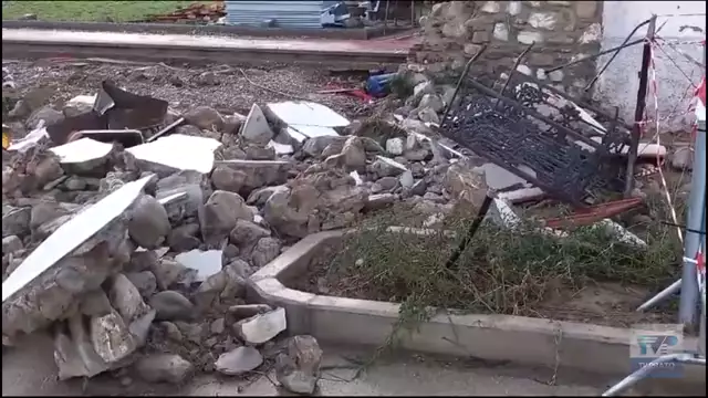 Maltempo, crollato il muro del cimitero di Chiesanuova