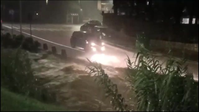 Maltempo a Prato, le impressionanti immagini delle zone alluvionate riprese dai cittadini