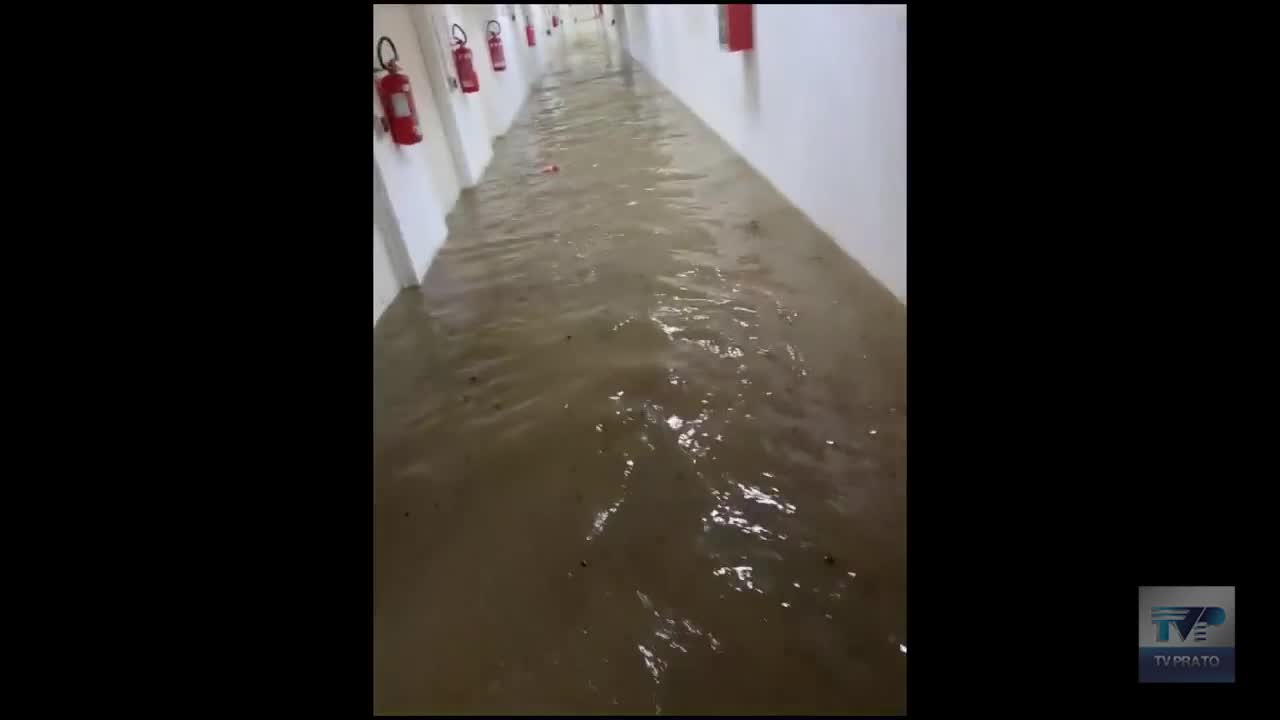 Bufera su Prato, allagamenti anche nei sotterranei dell'ospedale Santo Stefano