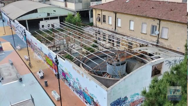 Contatore divelto per entrare nella fabbrica abbandonata, i residenti segnalano il via vai sospetto