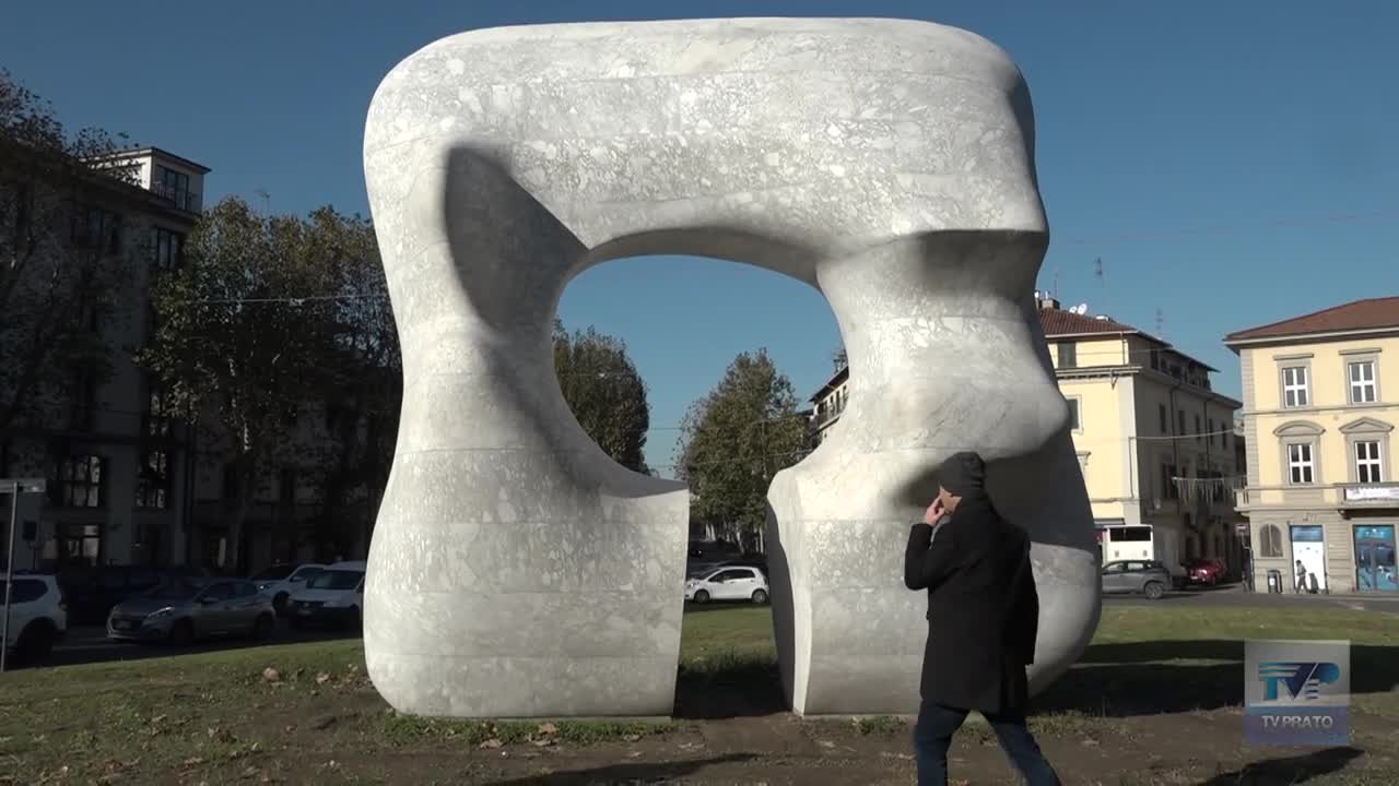 Il candore ritrovato della scultura di Moore in piazza San Marco
