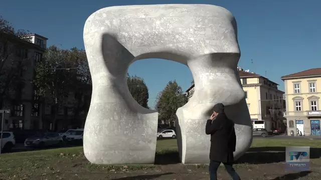 Il candore ritrovato della scultura di Moore in piazza San Marco