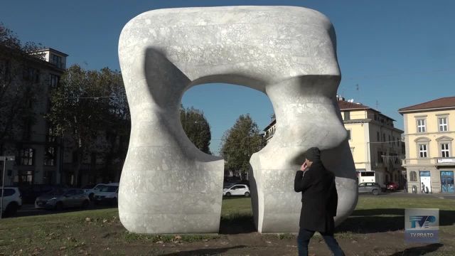 Il candore ritrovato della scultura di Moore in piazza San Marco