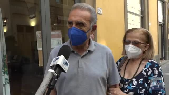 Primo giorno senza mascherina all'aperto: la voce dei pratesi