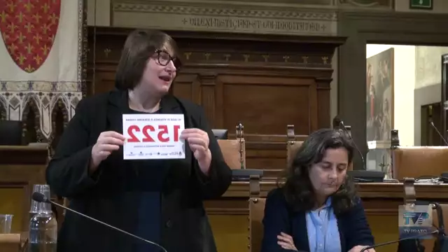 Sulle vetrine dei negozi il numero unico antiviolenza ed antistalking 1522